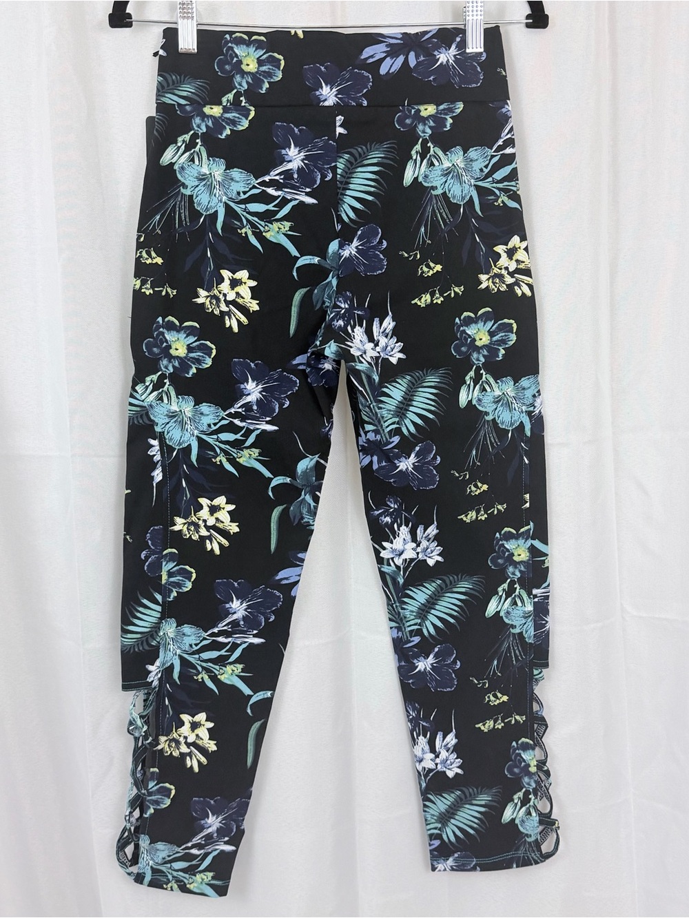 Artex Active Floral Ankle Length Leggings - Black w/ Botanical Floral Small NWT - Picture 6 of 10